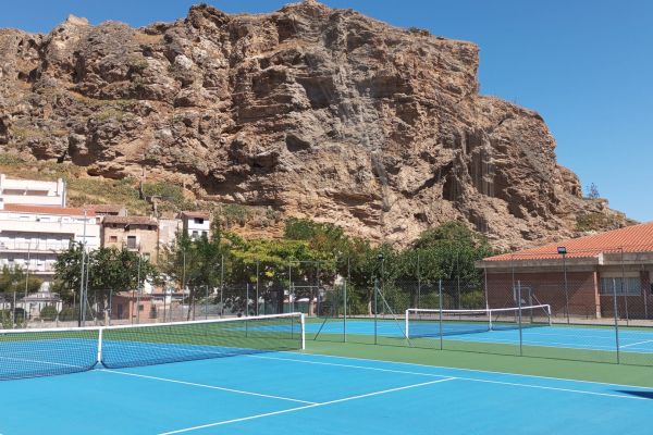 pistas-de-tenis-i6442E0A8-D282-65E2-35BC-A7763C38437C.jpeg